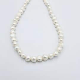 פנינים אמיתיות מתורבתות א-סימטרי 5.5ממ, חור 1 מ"מ, כ-40 ס"מ בשורה