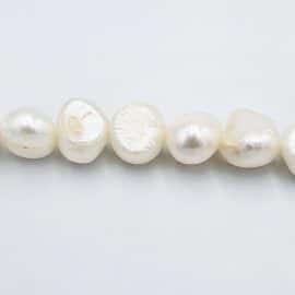 פנינים אמיתיות מתורבתות א-סימטרי 9X8ממ, חור 1 מ"מ, כ-40 ס"מ בשורה